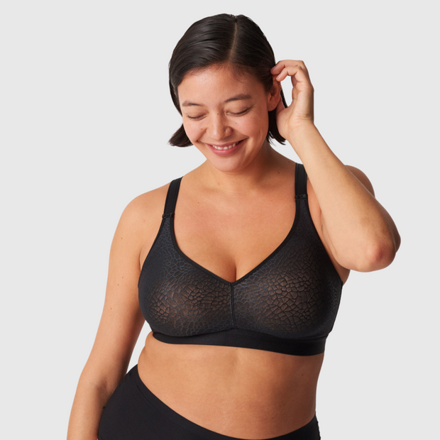 Chantelle's most popular minimizer bra is now available in a full coverage wireless style! The Chantelle C Magnifique Full Bust Wire Free Bra is designed for both comfort and support with flexible, wireless cups, a soft, jacquard knit overlay, and side boning to increase stability.