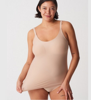 A two-in-one second skin top made with a 360 degree stretch fabric, adapting perfectly to all body shapes from XS to 2XL. The extra soft fabric and padded cups provide optimal comfort and gentle support throughout the day.
