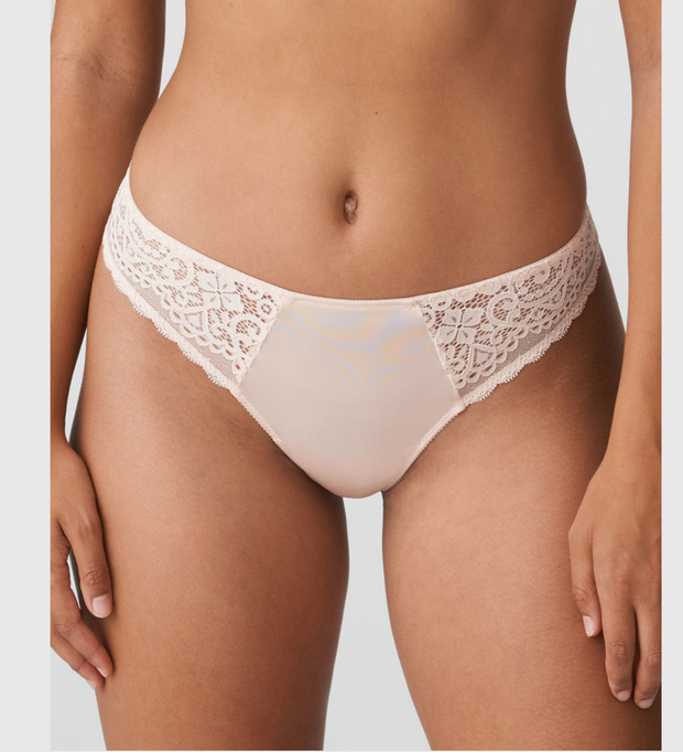 Feminine thong in glossy satin fabric and lace with a vintage pattern.