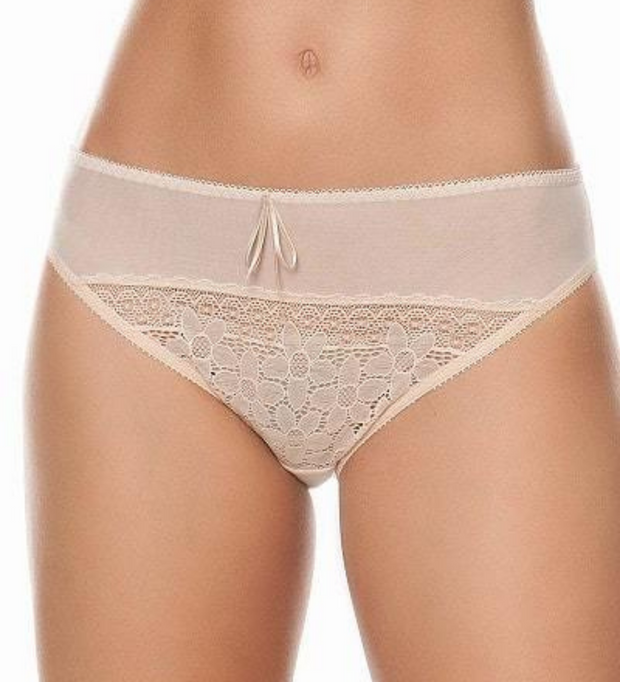 This romantic looking brief is made of lace daisies and tulle. Pair it with the matching bra to make a lovely set.  Beautiful lace with a bow at the center, mid rise